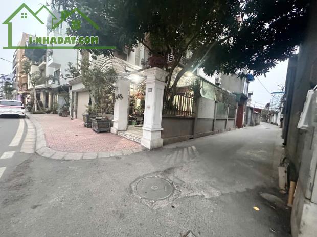 Gia đình mình cần bán nhà Phúc Lợi - 4