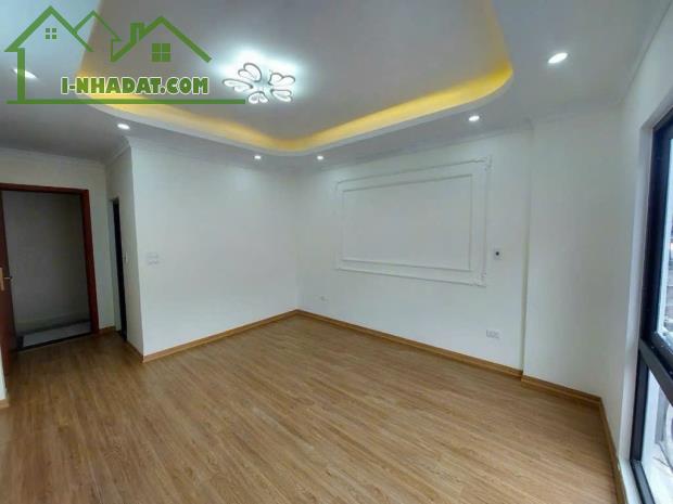 Gia đình mình cần bán nhà Phúc Lợi - 5