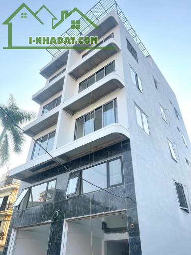 ĐỪNG BỎ LỠ! Nhà 6 tầng, Gara ô tô, Thang máy. Nguyễn Văn Linh, Thạch Bàn. 8,4tỷ