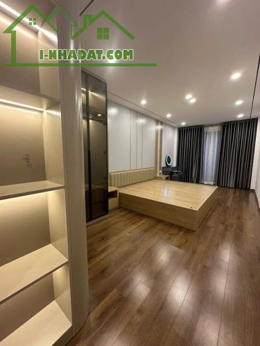 ĐỪNG BỎ LỠ! Nhà 6 tầng, Gara ô tô, Thang máy. Nguyễn Văn Linh, Thạch Bàn. 8,4tỷ - 2