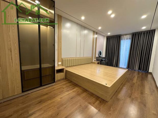 ĐỪNG BỎ LỠ! Nhà 6 tầng, Gara ô tô, Thang máy. Nguyễn Văn Linh, Thạch Bàn. 8,4tỷ - 3