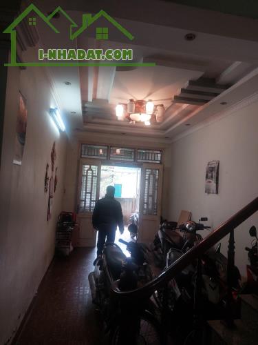 Ngõ 274 Nam Dư 49m2 5 tầng 6 phòng , 15m Oto tránh .Giá 5,75 tỷ