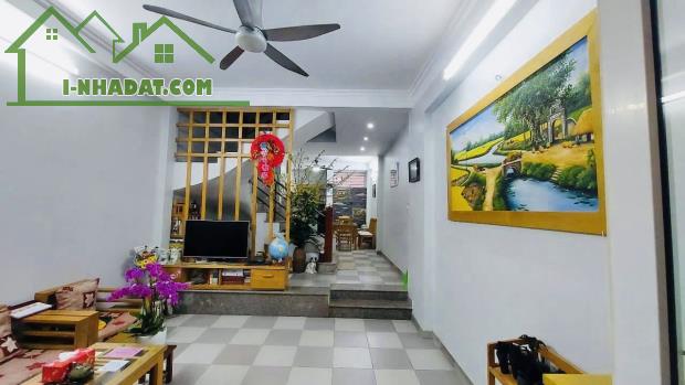 Phân Lô Ô Tô Tránh, Vỉa Hè Gần Đại Học Bách Khoa 50M2 5T MT 4.4M Ở Kết Hợp VP Giá 15.2 Tỷ