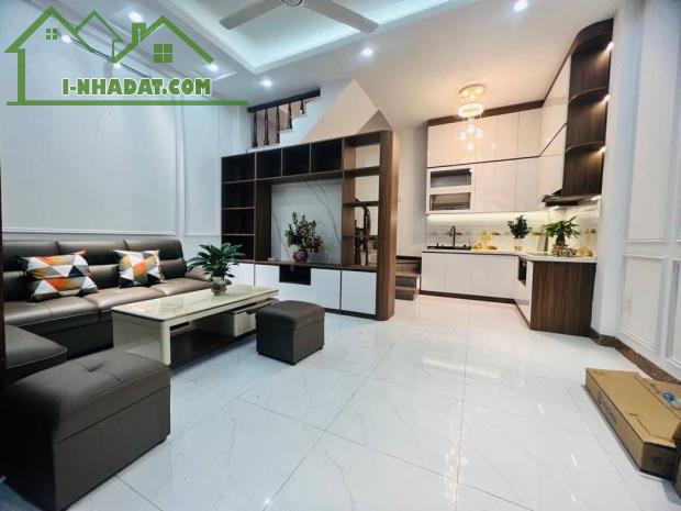 Bán nhà đường Phương Canh 43m² 5 tầng, Nhà mới xây, hai thoáng ô tô đỗ cửa, chỉ 6.x Tỷ