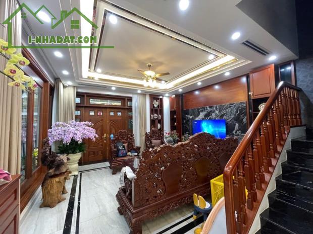 Siêu Hiếm! Biệt thự Trung Văn 3 mặt tiền, ô tô tránh, vỉa hè, Thang máy, 210m2 6x tỷ