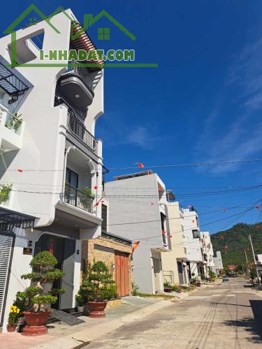 BÁN ĐẤT HÓT-DT66M2-ngang 4m(4x17m)-ôtô 10m- ngay 2/4 - vĩnh hoà - Nha Trang - chỉ 2ty5