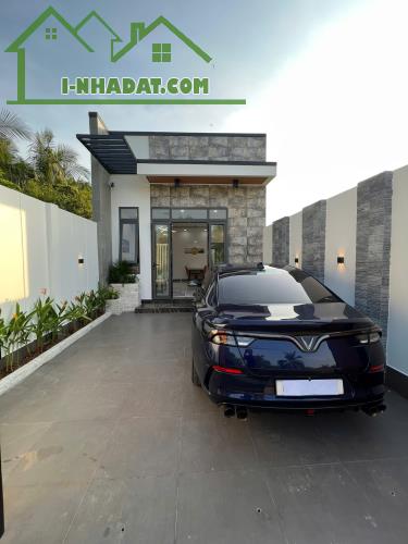 Nhà mới xây tặng toàn bộ nội thất tại KCN Tân Hương