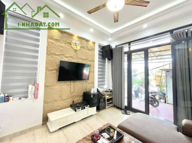 Bán nhà Trung Hành, Đằng Lâm, Hải An, Hải Phòng. 3 tầng, 38m2, 2,35 tỷ. Ngang 3,8m, d2