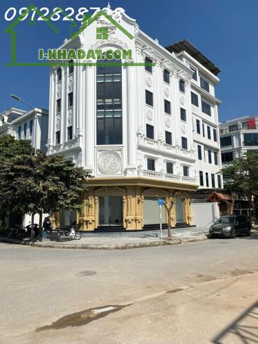 Cho thuê biệt thự ngõ 214 Nguyễn Xiển ,120m x 5 tầng 1 tum thông sàn , thang máy riêng