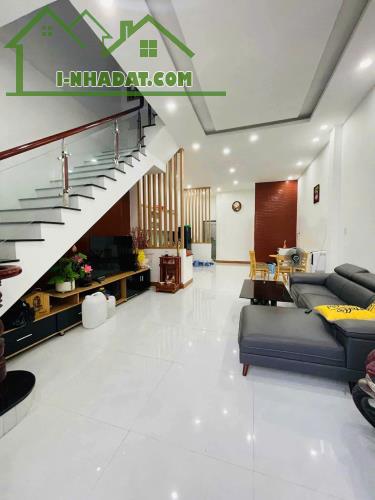Nhà 1 trệt 1 lầu đường oto gần quảng trường Mỹ Tho Tiền Giang - 2