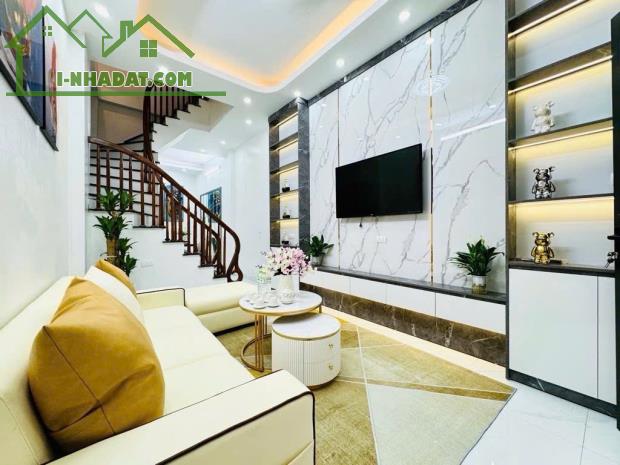 Bán nhà phố Thanh Nhàn, ngõ 3 gác - 28/30m2 x 4 Tầng 4 ngủ đủ nội thất - Giá 5.75 Tỷ