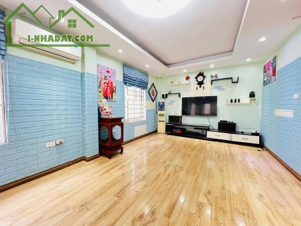 LÔ GÓC HIẾM- Phố Kim Giang, Ô tô nhỏ đỗ cửa: 37m2/5Tầng/MT 5.7m 7.76 Tỷ,ngõ thông - 2