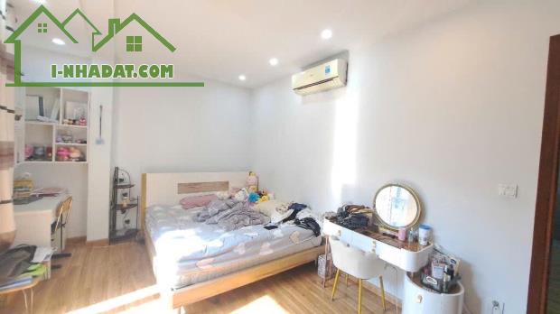 NHÀ ĐẸP NGUYỄN VĂN CỪ 55M, 6T, MT5.4M, THANG MÁY, Ô TÔ TRÁNH, KINH DOANH, GIÁ THƯƠNG LƯỢNG
