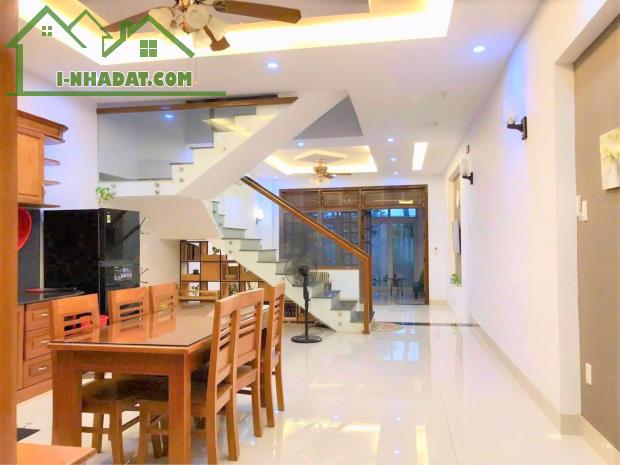 RẺ NHẤT THÔNG THẲNG RA BIỂN 3 tầng TRẦN VĂN DƯ Mỹ An VÀO Ở NGAY