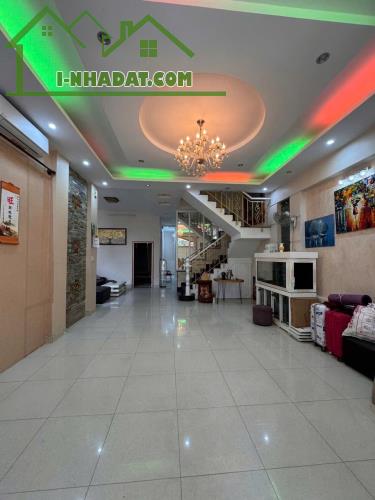 Bán Biệt Thự Q2 Giá Ngộp: HXH Nguyễn Duy Trinh 171m, Ngang khủng 9,5m chỉ nhỉnh 10 tỷ - 1
