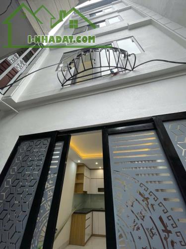 "Bán nhà Đẹp Trần Khát Chân, 5T, MT 4m, 5,8 tỷ, Lh: 0984417892.