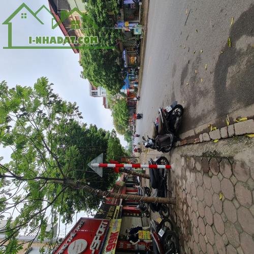 Lô góc kinh doanh siêu sầm uất cạnh chân chung cư trung tâm Trâu Quỳ, Gia Lâm. Lh