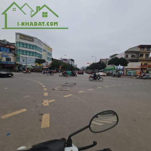 🌟 Lô góc kinh doanh siêu sầm uất cạnh chân chung cư trung tâm Trâu Quỳ, Gia Lâm. 📞 Lh - 1