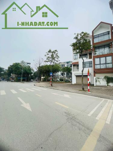 BÁN ĐẤT PHÂN LÔ THƯỢNG THANH LONG BIÊN 240M2, MT12M VỈA HÈ KINH DOANH 2X TỶ - 2