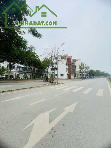 BÁN ĐẤT PHÂN LÔ THƯỢNG THANH LONG BIÊN 240M2, MT12M VỈA HÈ KINH DOANH 2X TỶ - 1