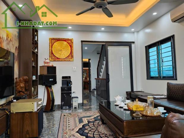 BÁN NHÀ 8 TẦNG THẠCH BÀN– GARA Ô TÔ – THANG MÁY – FULL NỘI THẤT TIỀN TỶ