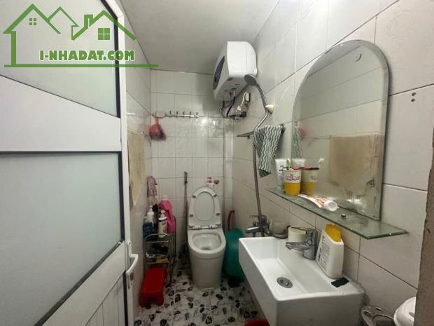 NGUYỄN VĂN CỪ  NHÀ DÂN XÂY -3 NGỦ -GẦN Ô TÔ -GẦN MẶT PHỐ NGUYỄN VĂN CỪ - 2