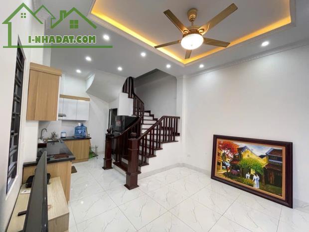 NHÀ PHỐ NGỌC LÂM LÔ GÓC -ĐẦY ĐỦ NỘI THẤT -Ô TÔ -NGAY CẦU CHƯƠNG DƯƠNG - 2