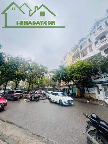 Phân lô view Công viên Trung Yên , vỉa hè kinh doanh văn phòng. DT 122m giá 42 tỷ - 2