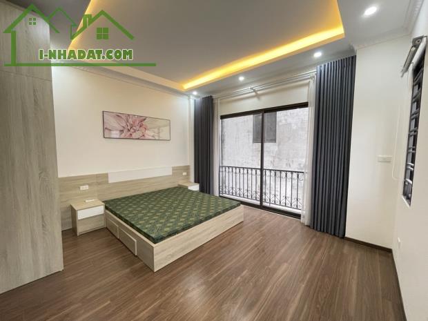 Nhà Ngọc Lâm - Lô góc - đầy đủ nội thất - ô tô - ngay gần cầu Chương Dương , dt 35,4m2  Gi - 4