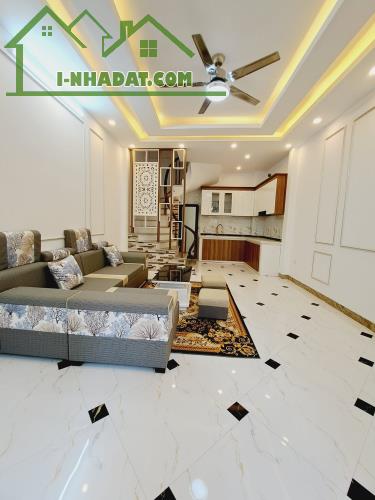 Bán Gấp Nhà Kim Giang - Ngõ Nông, Ô Tô Đỗ Cửa, Thoáng Sáng