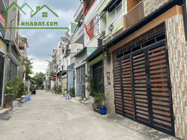 Bán nhà (4.8x15) 4 tầng - Liên Phường - Full nội thất - giá 7,5 tỷ, hổ hồng riêng
