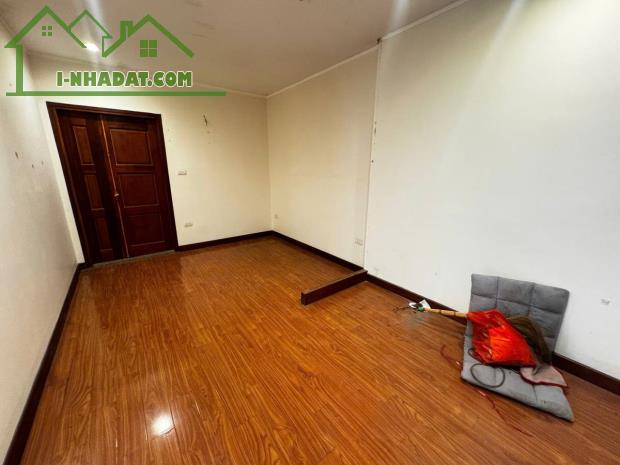 Bán đất tặng nhà Tôn Đức Thắng 93m, vuông vắn, xe máy tránh, phù hợp sửa hoặc xây mới tòa - 1