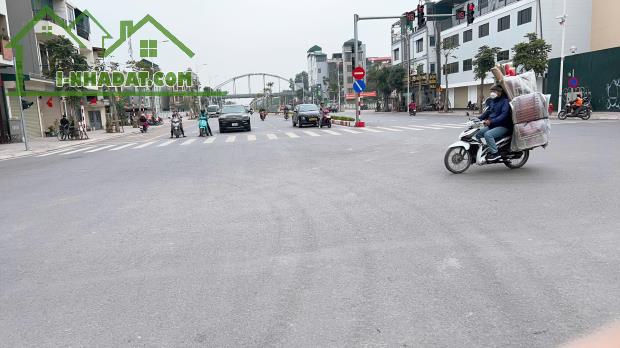 NHÀ LÕI NGỌC LÂM 120M, 5T, MT5.5M, SÁT PHỐ, KINH DOANH, GARA, Ô TÔ THÔNG, TRÁNH, VỈA HÈ. - 2