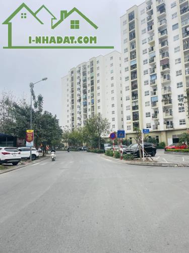 BÁN NHÀ NGUYỄN VĂN CỪ LONG BIÊN 42M2 6T NHỈNH 12 TỶ THANG MÁY GARA 2 Ô TÔ