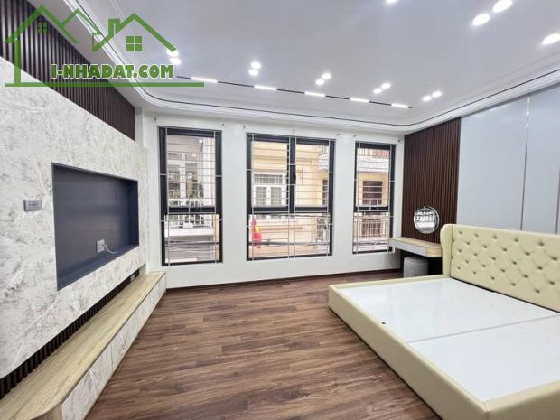 BÁN NHÀ NGUYỄN VĂN CỪ LONG BIÊN 42M2 6T NHỈNH 12 TỶ THANG MÁY GARA 2 Ô TÔ - 3