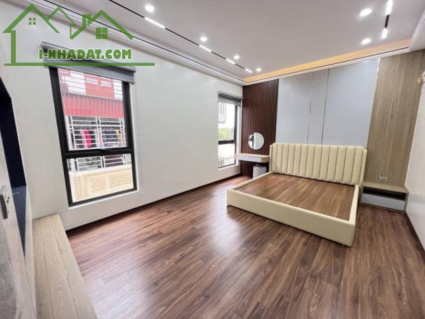 BÁN NHÀ NGUYỄN VĂN CỪ LONG BIÊN 42M2 6T NHỈNH 12 TỶ THANG MÁY GARA 2 Ô TÔ - 4