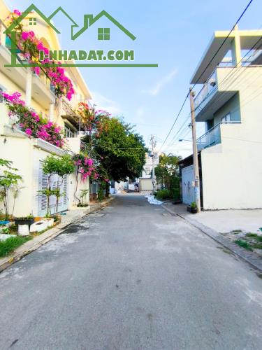 NHÀ PHỐ 2 TẦNG - OTO NÉ - GẦN CHỢ LONG TRƯỜNG - TRƯỜNG THẠNH - THỦ ĐỨC - NGANG LỚN 5m