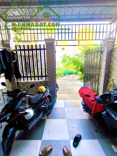 NHÀ PHỐ 2 TẦNG - OTO NÉ - GẦN CHỢ LONG TRƯỜNG - TRƯỜNG THẠNH - THỦ ĐỨC - NGANG LỚN 5m - 1