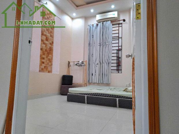 4 tỷ bé Gấp bán nhà 3 tầng - 56m2 gần vòng xoay phú hữu Thủ Đức - Dọn vào ở ngay - 2