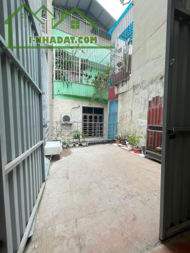 Cho thuê nhà riêng làm VP, ở 4 người Phố Minh Khai 2.5 tầng x 35m2, 2 ngủ, 2 vệ sinh, 8.5 - 4