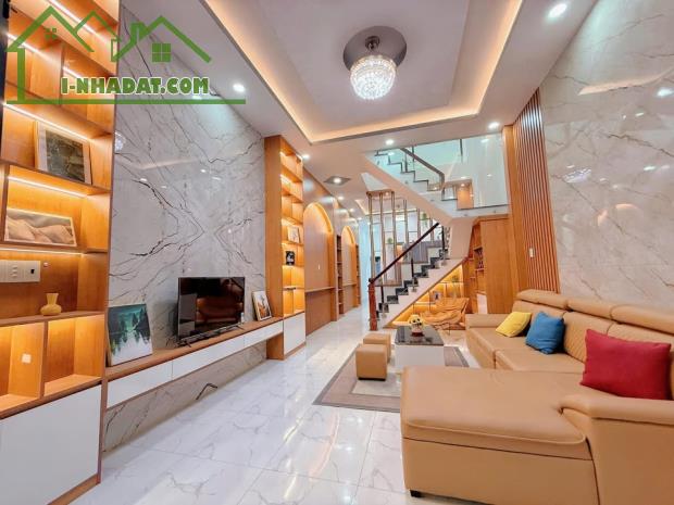 BÁN NHÀ QUẬN 5-47M2-4 TẦNG- HXH- VÀI BƯỚC RA MẶT TIỀN NGUYỄN TRÃI- NHỈNH 9 TỶ