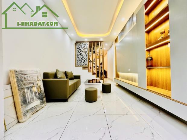 NHÀ MỚI Ở NGAY - 3 PHÚT SANG PHỐ - 5M Ô TÔ ĐỖ NGÀY ĐÊM - BÁN NHÀ NGỌC THỤY - 5TẦNGx6TỶ - 4