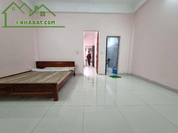 Bán Nhà Thạch Bàn ,Kinh Doanh Sầm Uât, Vỉa Hè rộng 5m, 75m2, Gía 15 tỷ - 2