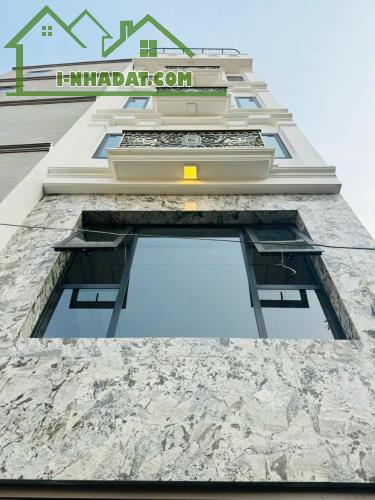 Bán nhà 640 Nguyễn Văn Cừ, Phường Gia Thụy, Long Biên. Thang Máy, 52m x 6T. Lh 0965858116