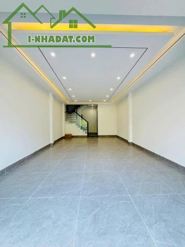Bán nhà 640 Nguyễn Văn Cừ, Phường Gia Thụy, Long Biên. Thang Máy, 52m x 6T. Lh 0965858116 - 1