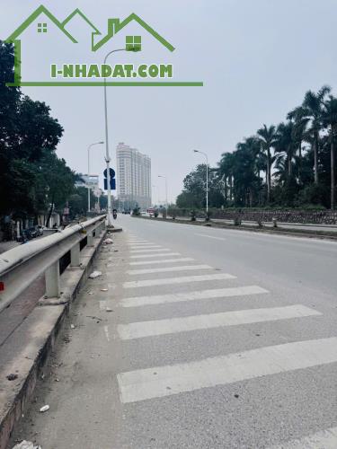 Đất mặt phố An Dương Vương, Tây Hồ, vỉa hè, lô góc 246m2, MT9m - 1