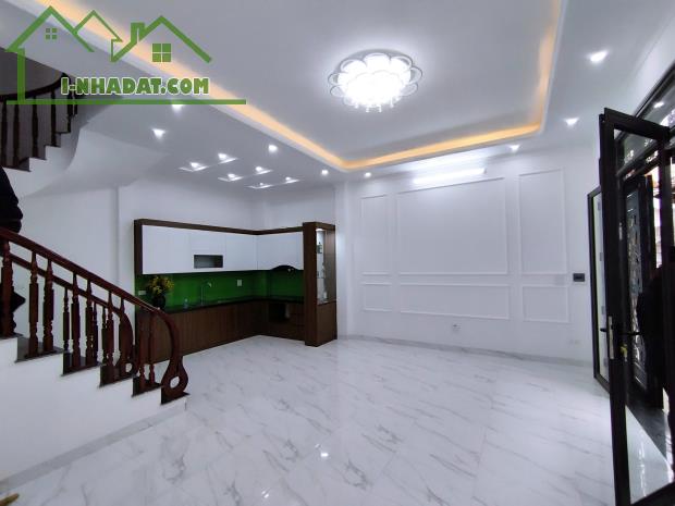 Bán nhà Phố Lụa-Vạn Phúc 44/48m2 5 tầng ô tô đỗ cách 10m ,giá 8,68 tỷ có thương lượng . - 1