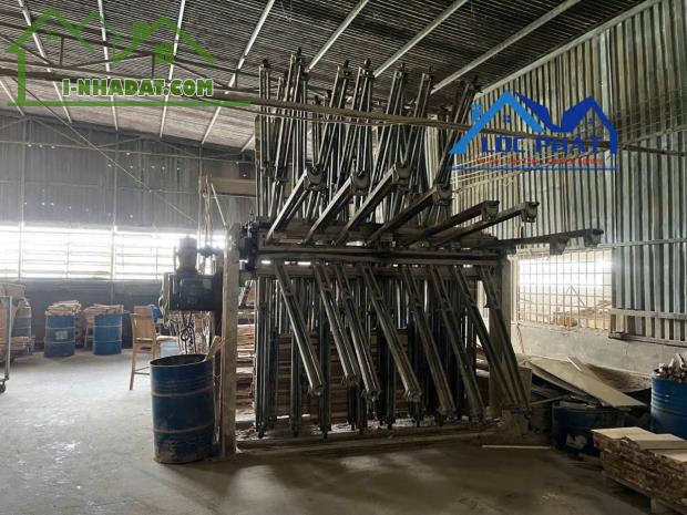 Cho thuê xưởng 1800m2, máy móc gỗ, điện 3 pha, bồn nước PCCC, giá chỉ 60 triệu - 2