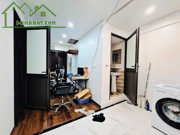 Bán căn Tập thể Phố TẠ QUANG BỬU, 90M2, NHỈNH 3,5 TỶ, 2T, 4 NGỦ, Ô TÔ ĐỖ CHÂN CẦU THANG. + - 1
