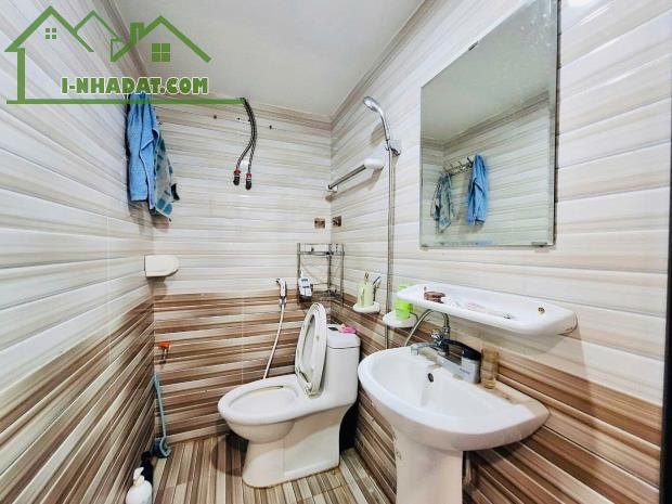 Bán căn Tập thể Phố TẠ QUANG BỬU, 90M2, NHỈNH 3,5 TỶ, 2T, 4 NGỦ, Ô TÔ ĐỖ CHÂN CẦU THANG. + - 4